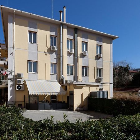 Parking Hotel Giardino Livorno Exterior foto