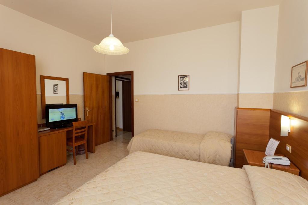 Parking Hotel Giardino Livorno Quarto foto