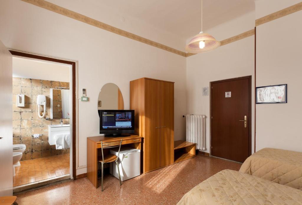 Parking Hotel Giardino Livorno Quarto foto