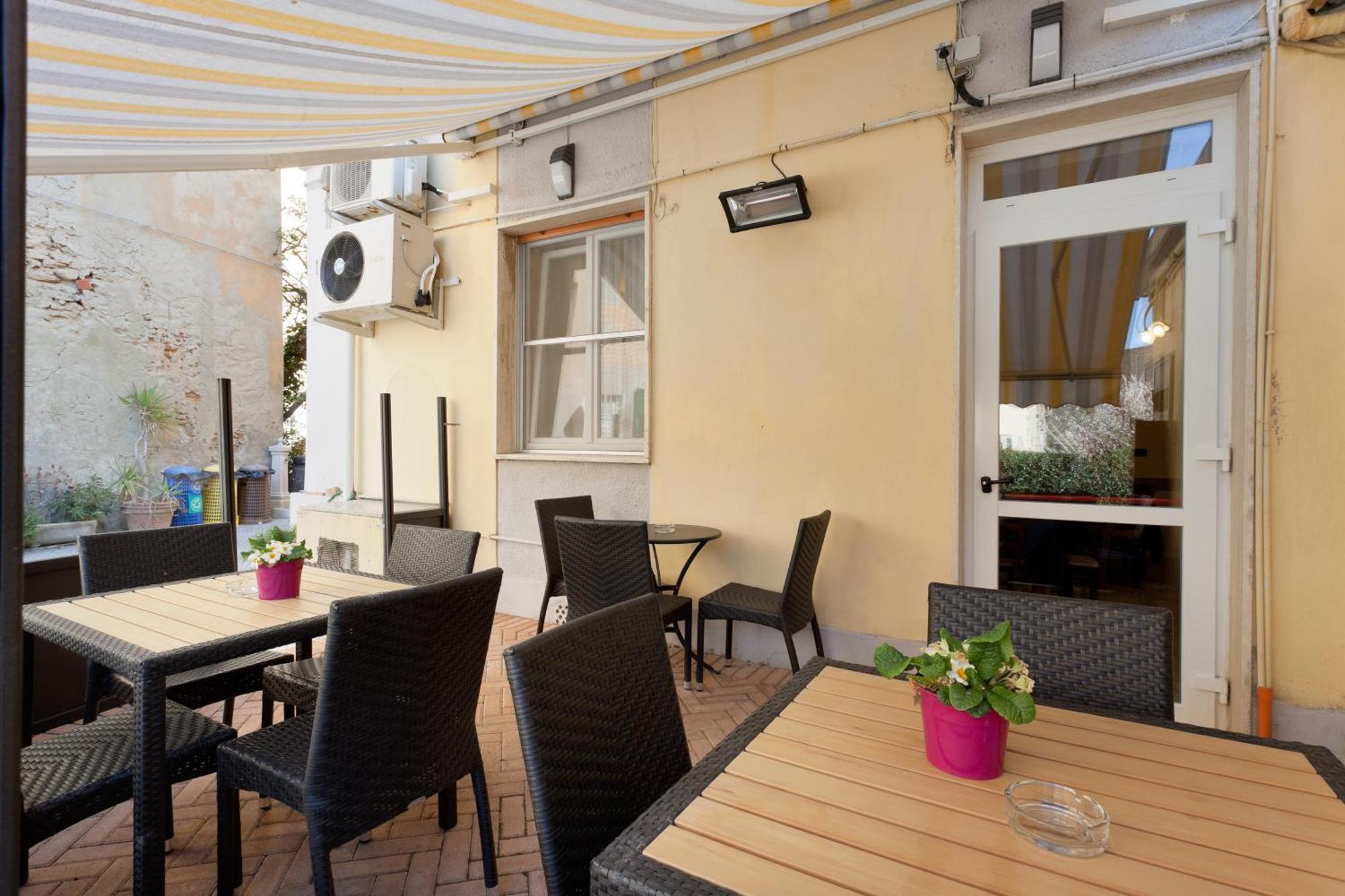 Parking Hotel Giardino Livorno Exterior foto