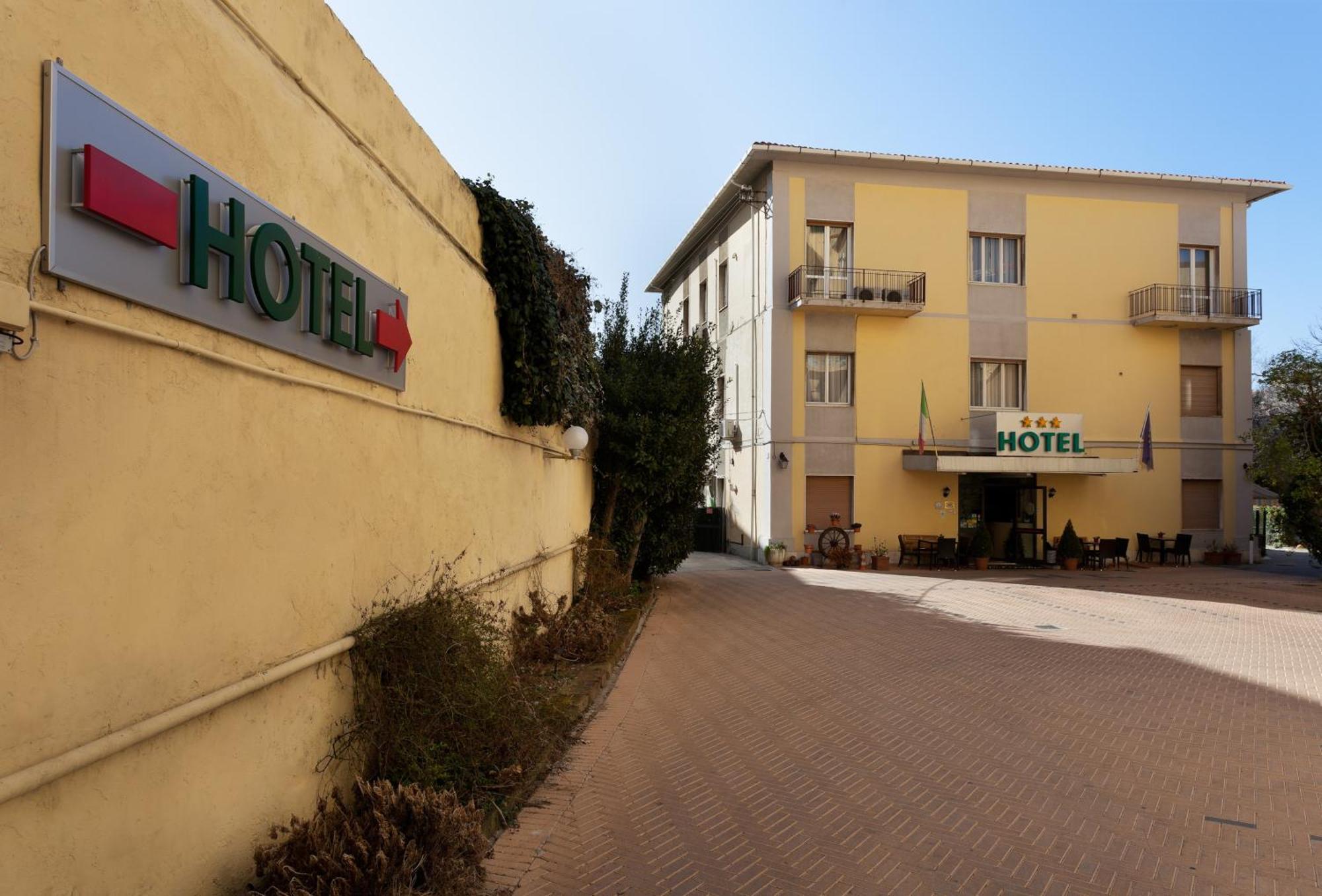 Parking Hotel Giardino Livorno Exterior foto